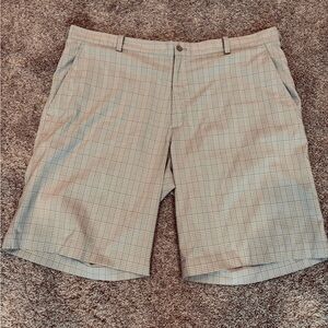 Nike Golf Dri-fit golf khaki plaid shorts men’s size 40